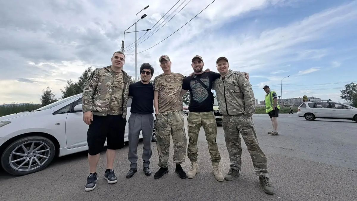 Депутаты «Единой России» работают волонтерами на АЗС в Чите Депутаты «Единой России» работают волонтерами на АЗС в Чите