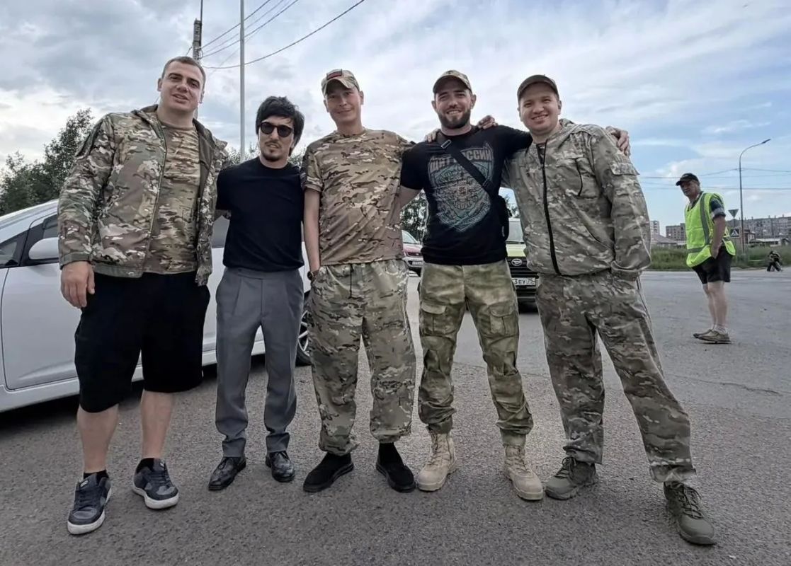 Депутаты городской Думы вместе с волонтёрами поддерживают порядок на автозаправочных станциях в Чите Депутаты городской Думы вместе с волонтёрами поддерживают порядок на автозаправочных станциях в Чите