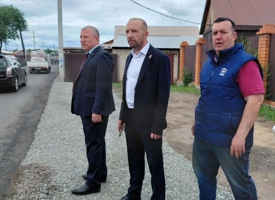 Депутаты городской Думы Олег Митюков и Роман Беломестнов в составе партийного десанта «Единой России» проверили качество ремонта улиц 1-й и 2-й Ипподромной в Чите Депутаты городской Думы Олег Митюков и Роман Беломестнов в составе партийного десанта «Единой России» проверили качество ремонта улиц 1-й и 2-й Ипподромной в Чите