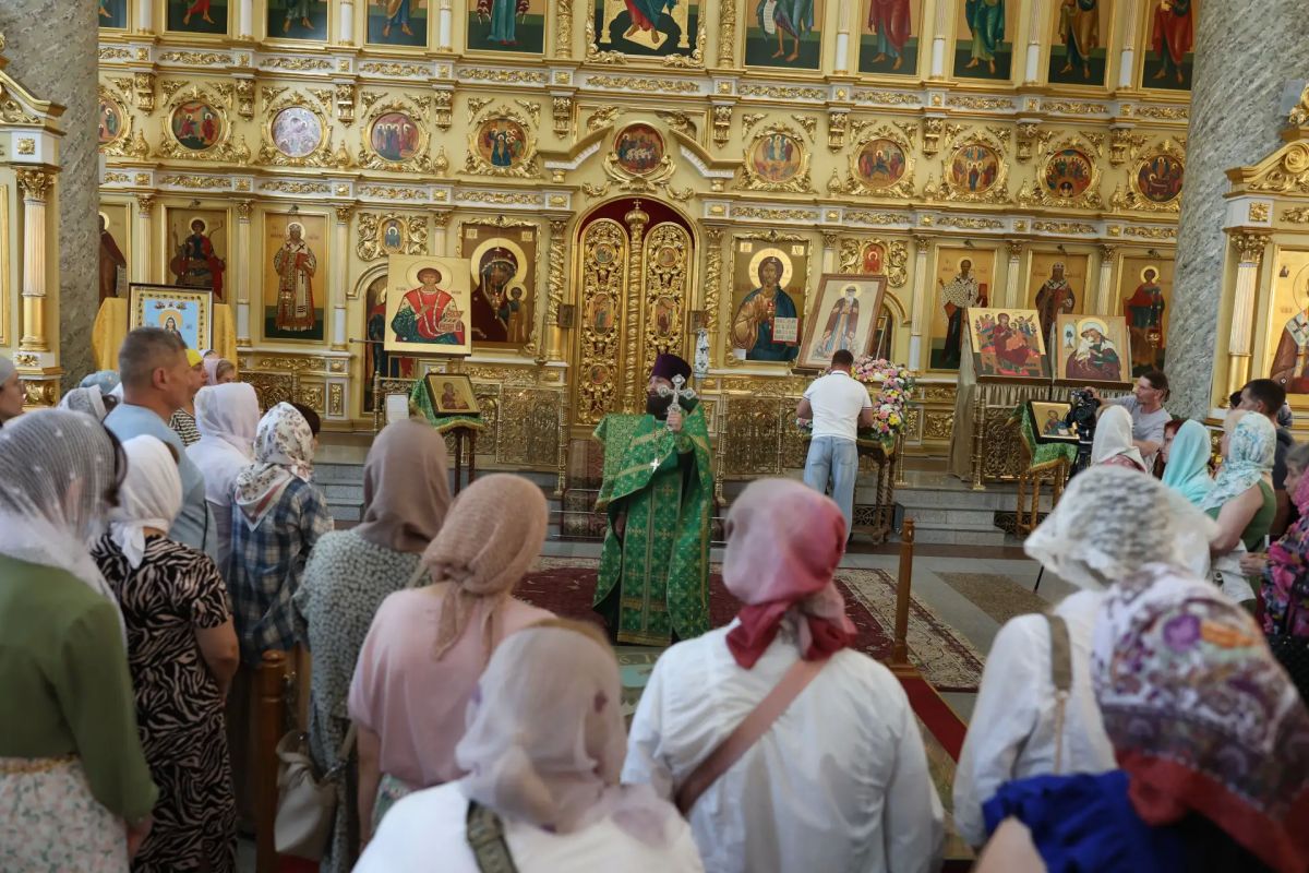 Торжественное богослужение в День семьи, любви и верности прошло в Чите Торжественное богослужение в День семьи, любви и верности прошло в Чите
