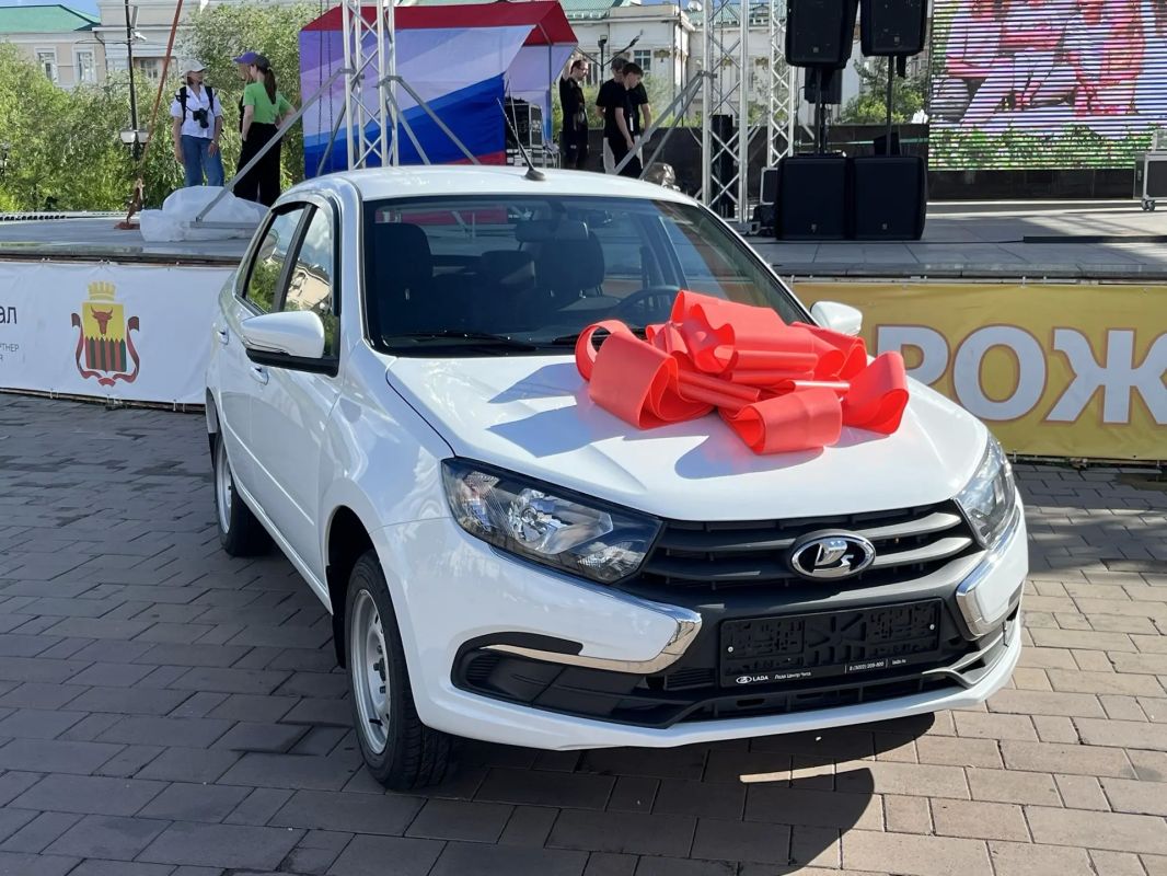 Главный приз розыгрыша сегодняшнего дня – автомобиль Lada Granta Главный приз розыгрыша сегодняшнего дня – автомобиль Lada Granta