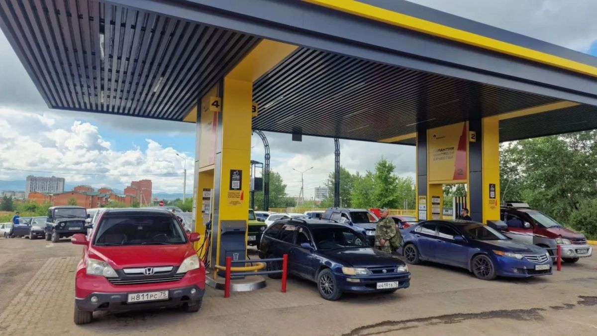 Сотрудники Министерства лесного хозяйства и пожарной безопасности Забайкальского края продолжают дежурство на АЗС Сотрудники Министерства лесного хозяйства и пожарной безопасности Забайкальского края продолжают дежурство на АЗС