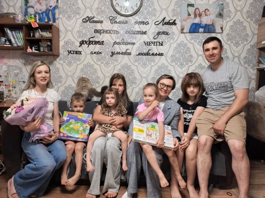 Сохраняя традиции: Руководители органов власти Забайкалья навестили многодетные семьи Сохраняя традиции: Руководители органов власти Забайкалья навестили многодетные семьи