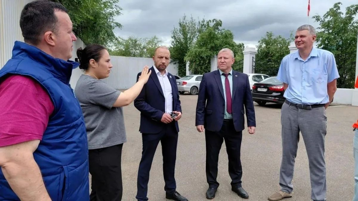 Депутаты городской Думы Олег Митюков и Роман Беломестнов в составе партийного десанта «Единой России» проверили качество ремонта улиц 1-й и 2-й Ипподромной в Чите Депутаты городской Думы Олег Митюков и Роман Беломестнов в составе партийного десанта «Единой России» проверили качество ремонта улиц 1-й и 2-й Ипподромной в Чите