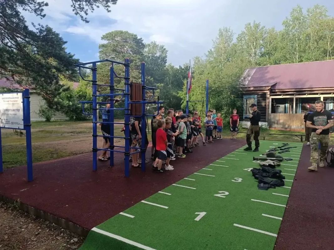 «День безопасности» прошел в спортивном лагере «Багульник» В спортивном лагере «Багульник» прошел «День безопасности», объединивший «Урок мужества» и практическую отработку действий при условной террористической угрозе «День безопасности» прошел в спортивном лагере «Багульник» В спортивном лагере «Багульник» прошел «День безопасности», объединивший «Урок мужества» и практическую отработку действий при условной террористической угрозе