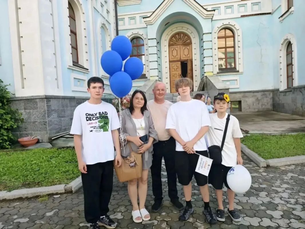 Семьи Забайкальского краевого лицея-интерната приняли участие в Параде семей Семьи Забайкальского краевого лицея-интерната приняли участие в Параде семей