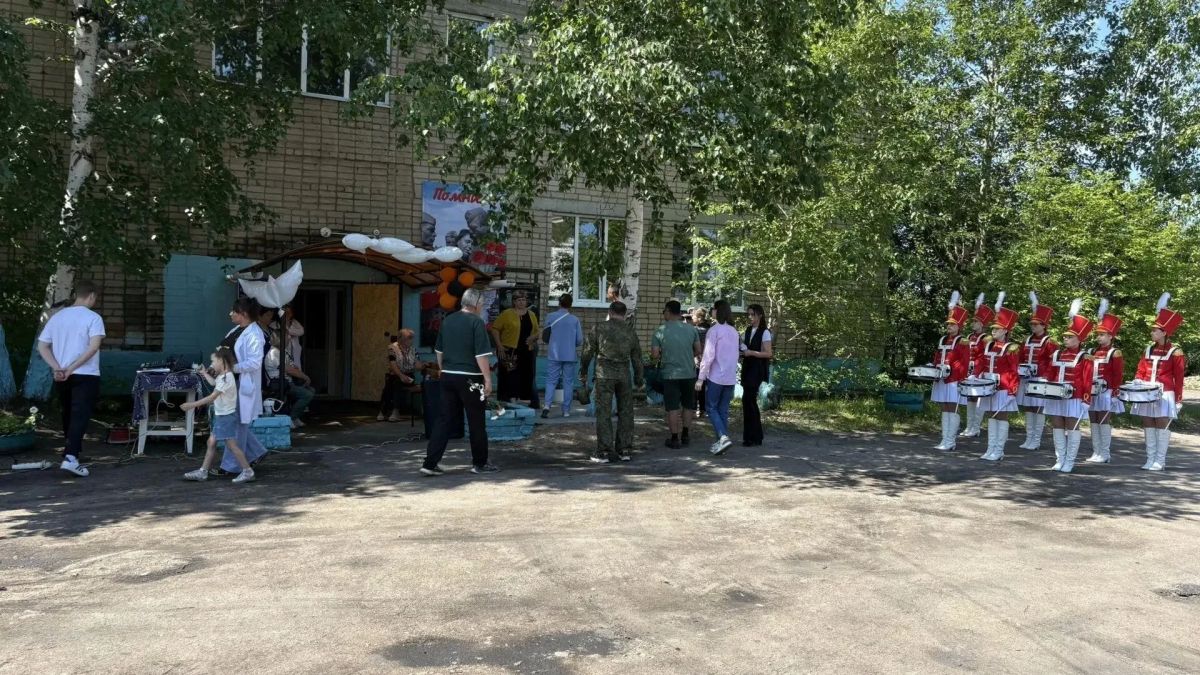 В Чернышевске увековечили память Игоря Андреевича Бычкова — ветеринарного врача и героя СВО, отдавшего жизнь за Родину В Чернышевске увековечили память Игоря Андреевича Бычкова — ветеринарного врача и героя СВО, отдавшего жизнь за Родину