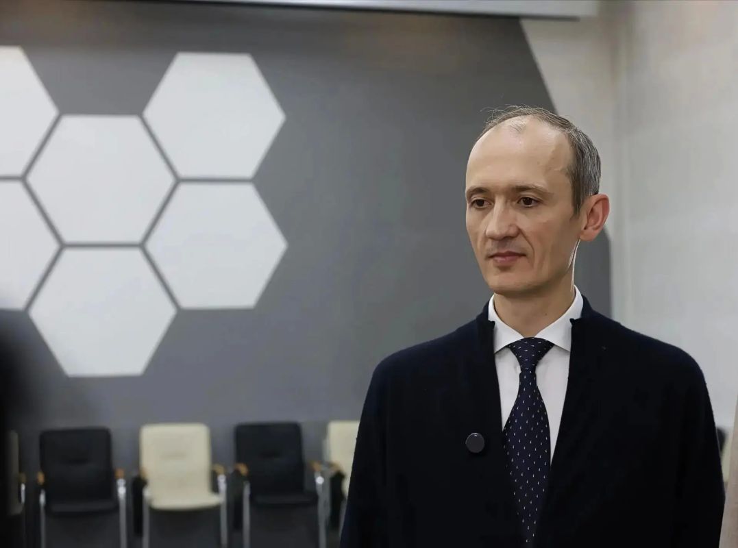 Дмитрию Григоренко презентовали проект «ИИ-наставник»: он помогает забайкальским школьникам успешнее сдавать ЕГЭ Дмитрию Григоренко презентовали проект «ИИ-наставник»: он помогает забайкальским школьникам успешнее сдавать ЕГЭ