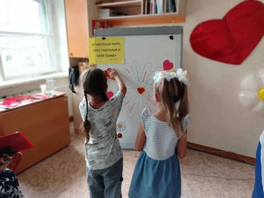 В День семьи, любви и верности в социальных учреждениях Забайкальского края прошли праздничные мероприятия В День семьи, любви и верности в социальных учреждениях Забайкальского края прошли праздничные мероприятия