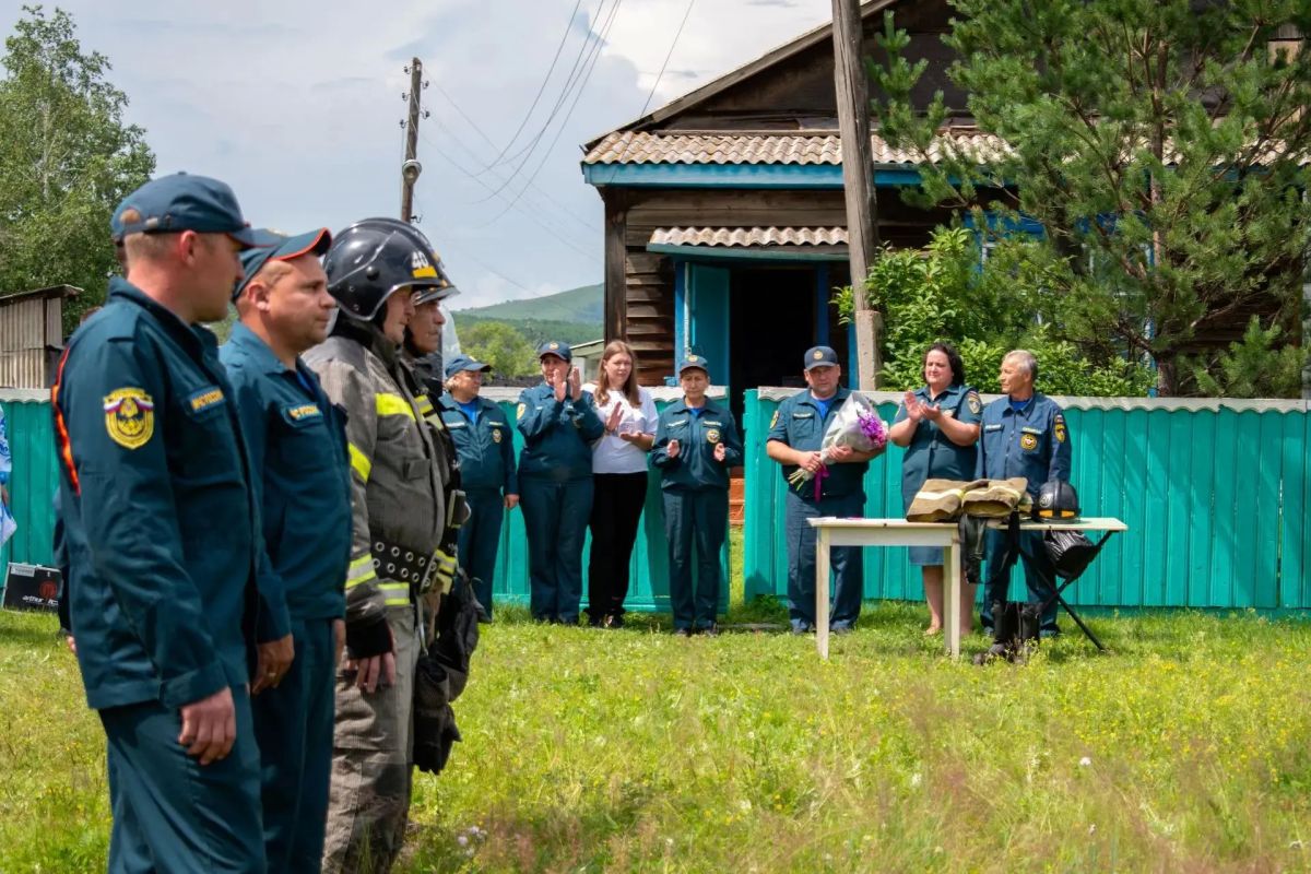Последняя смена: В Шелопугино проводили на заслуженный отдых начальника караула пожарной части Последняя смена: В Шелопугино проводили на заслуженный отдых начальника караула пожарной части