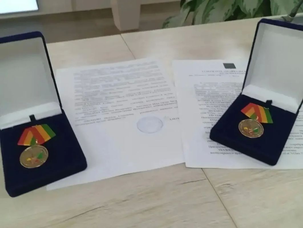 Директор и преподаватель Колледжа ЧИ «БГУ» награждены медалью Губернатора Забайкальского края «За помощь специальной военной операции» Директор и преподаватель Колледжа ЧИ «БГУ» награждены медалью Губернатора Забайкальского края «За помощь специальной военной операции»