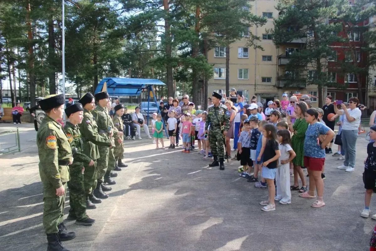 В Новокручининском завершили благоустройство двора по мотивам отрывка поэмы Пушкина «У лукоморья дуб зеленый…» В Новокручининском завершили благоустройство двора по мотивам отрывка поэмы Пушкина «У лукоморья дуб зеленый…»