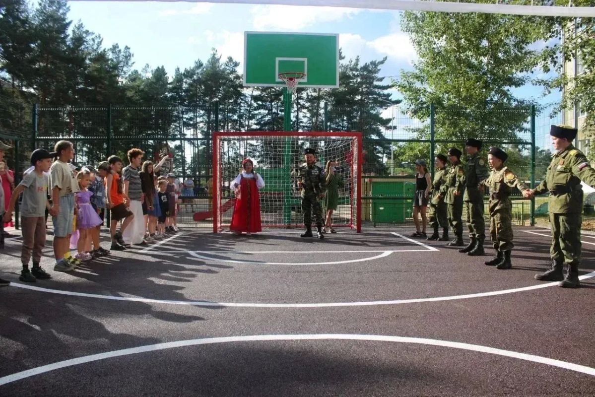 В Новокручининском завершили благоустройство двора по мотивам отрывка поэмы Пушкина «У лукоморья дуб зеленый…» В Новокручининском завершили благоустройство двора по мотивам отрывка поэмы Пушкина «У лукоморья дуб зеленый…»