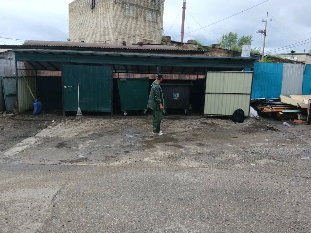 Экобот отрабатывает жалобы граждан: в Могоче привели в порядок контейнерную площадку Экобот отрабатывает жалобы граждан: в Могоче привели в порядок контейнерную площадку