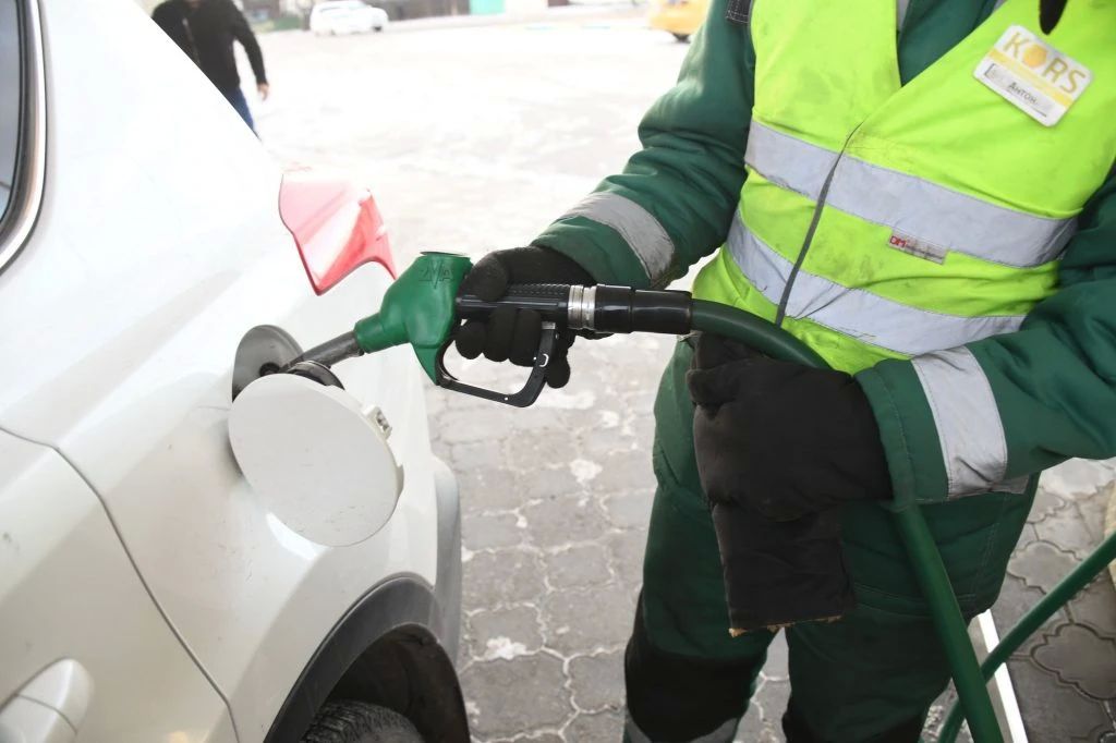 Пять АЗС Роснефти в Забайкалье отпускают до 50 литров топлива в бак