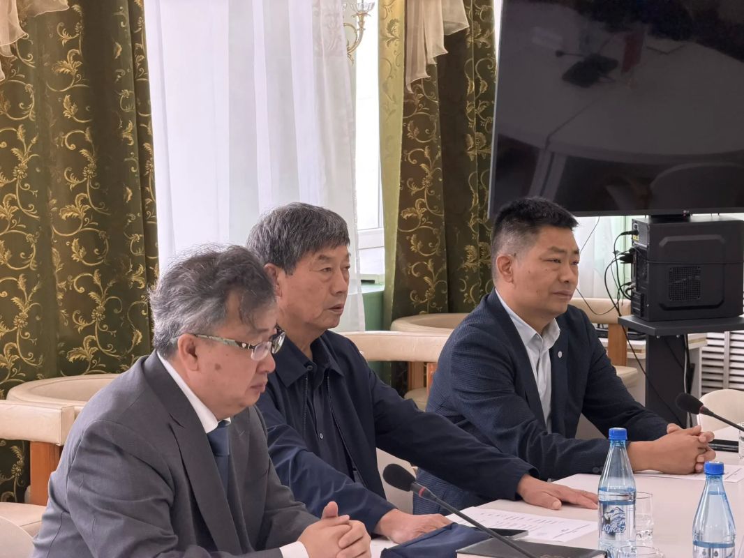 Александр Осипов: Провёл переговоры с китайской компанией по ключевым промышленным проектам в Забайкалье Александр Осипов: Провёл переговоры с китайской компанией по ключевым промышленным проектам в Забайкалье