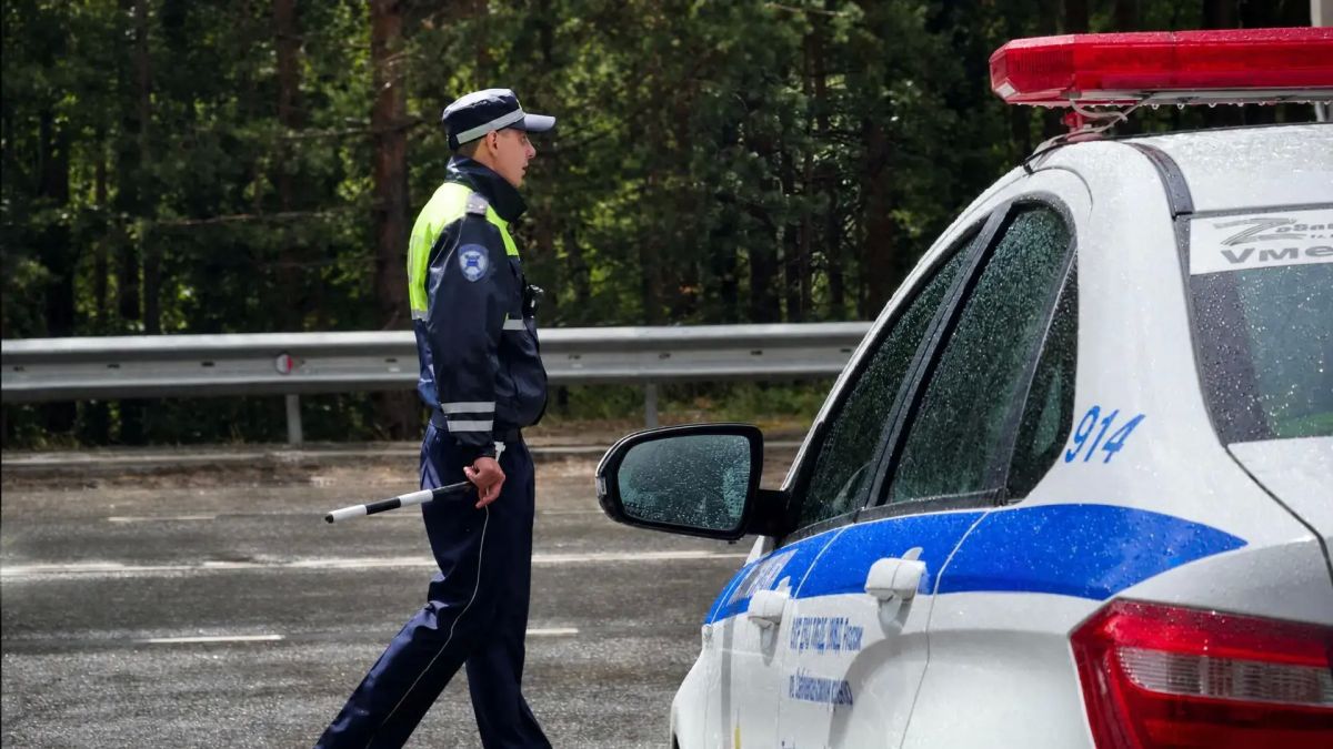 Сотрудники Госавтоинспекции и медики проверили здоровье у водителей большегрузного транспорта Сотрудники Госавтоинспекции и медики проверили здоровье у водителей большегрузного транспорта