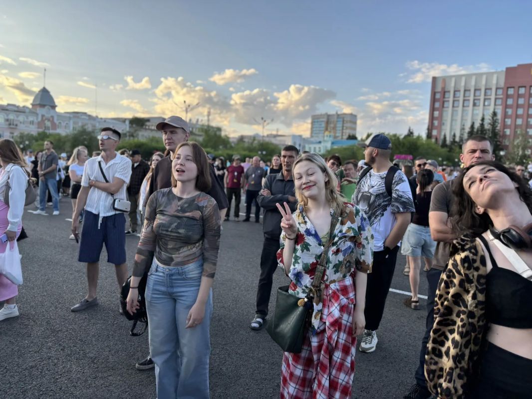 «Металлурги, с праздником»: в краевой столице поздравляют сотрудников металлургической отрасли «Металлурги, с праздником»: в краевой столице поздравляют сотрудников металлургической отрасли
