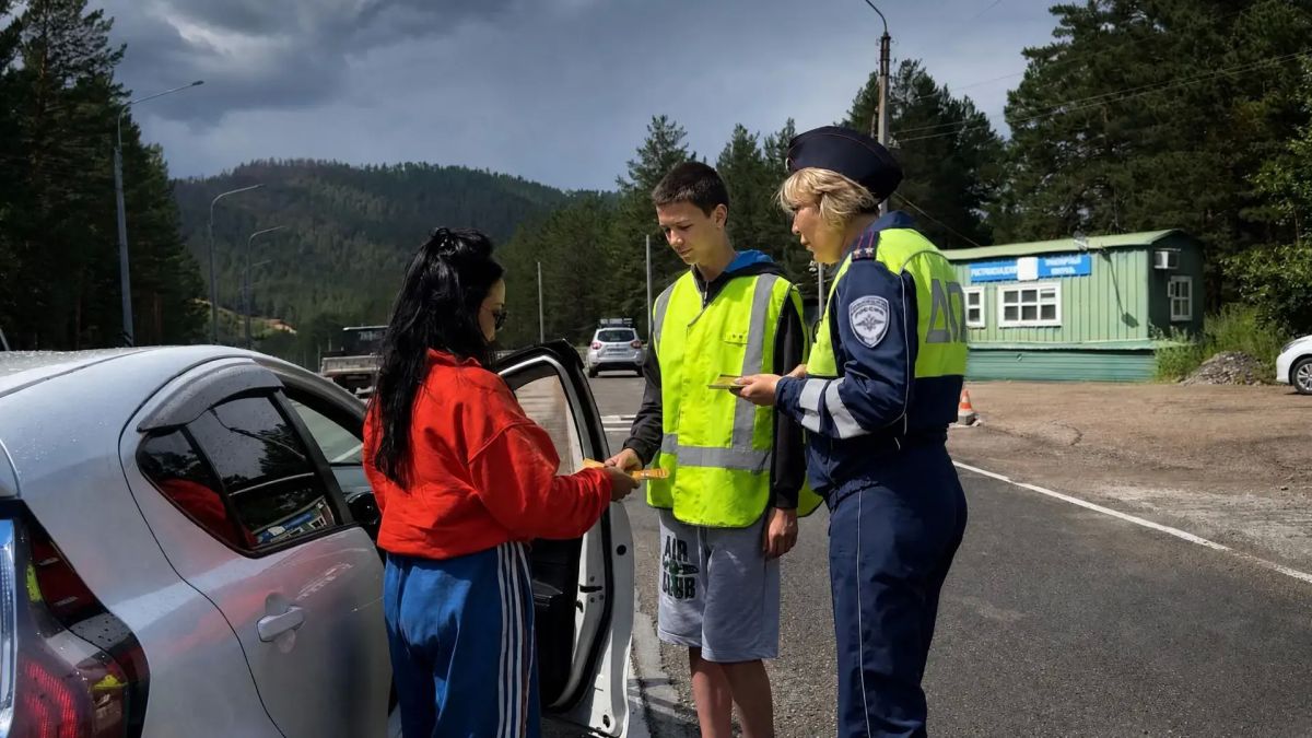 Сотрудники Госавтоинспекции и медики проверили здоровье у водителей большегрузного транспорта Сотрудники Госавтоинспекции и медики проверили здоровье у водителей большегрузного транспорта