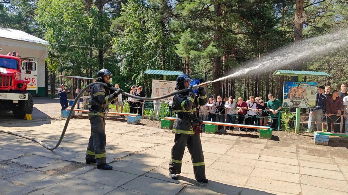 На летнюю смену в детском лагере «Энергетик» прибыли сотрудники ГУ "Забайкалпожспас" в составе пожарной части №106 по охране поселка Атамановка На летнюю смену в детском лагере «Энергетик» прибыли сотрудники ГУ "Забайкалпожспас" в составе пожарной части №106 по охране поселка Атамановка