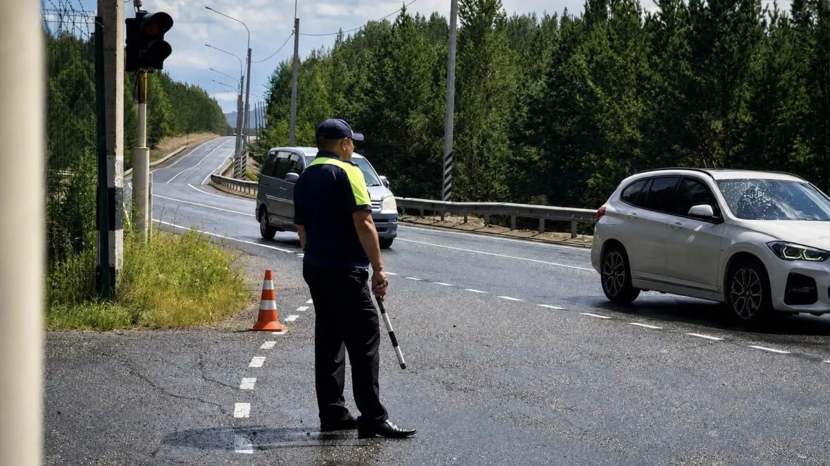 Сотрудники Госавтоинспекции и медики проверили здоровье у водителей большегрузного транспорта Сотрудники Госавтоинспекции и медики проверили здоровье у водителей большегрузного транспорта