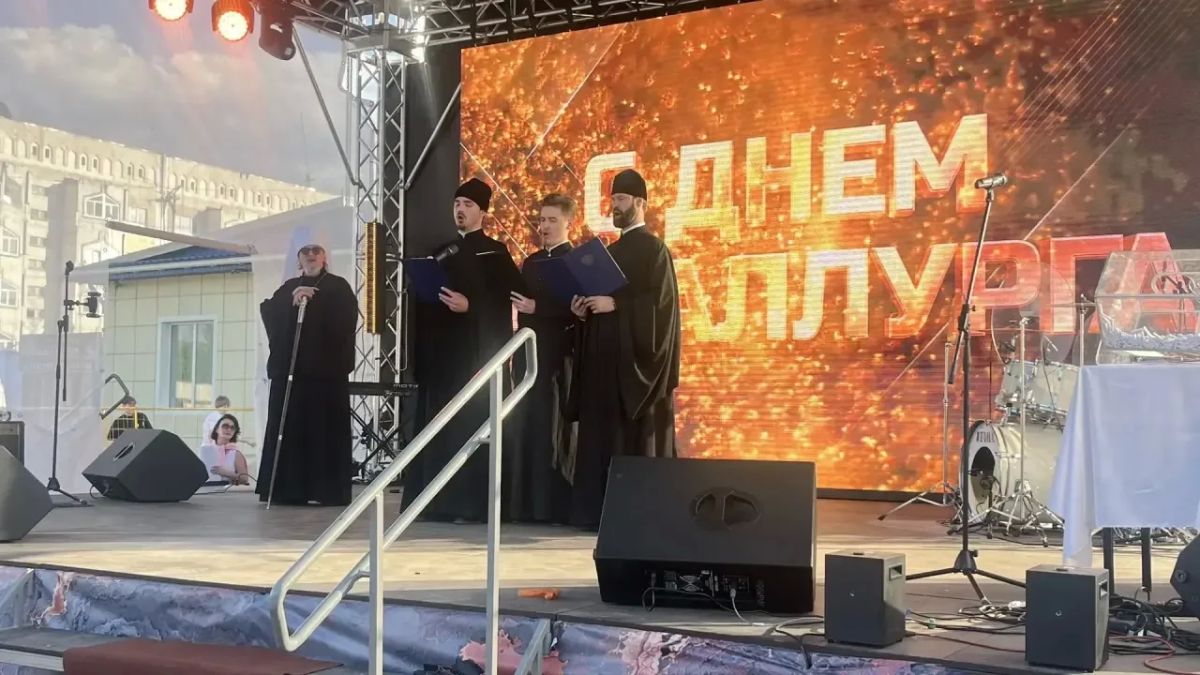 В Новой Чаре проходит концерт, посвященный Дню Металлурга В Новой Чаре проходит концерт, посвященный Дню Металлурга