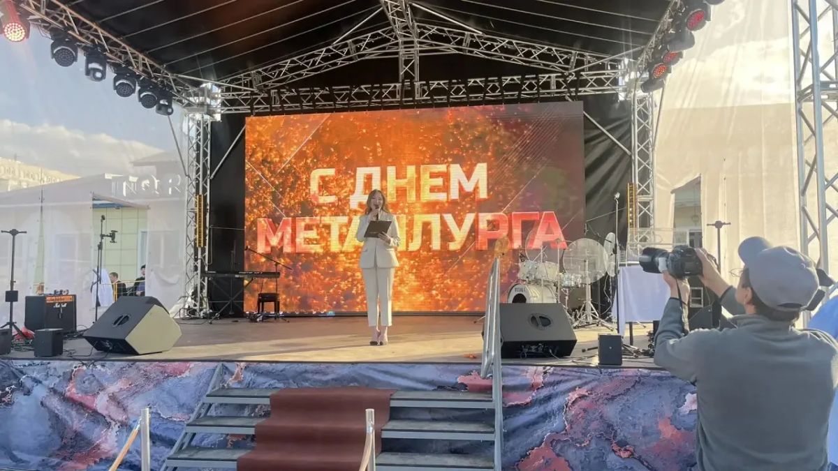 В Новой Чаре проходит концерт, посвященный Дню Металлурга В Новой Чаре проходит концерт, посвященный Дню Металлурга