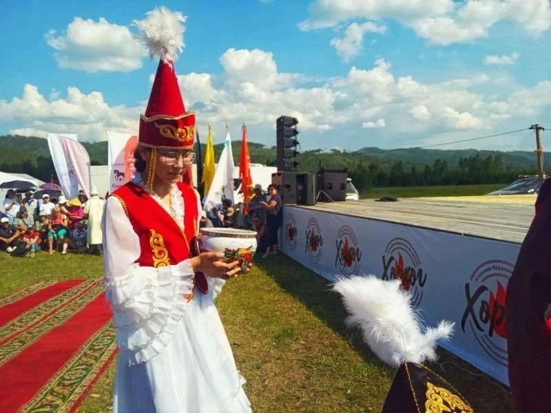 Показ мод в бурятских костюмах на степном «подиуме» проведут во время фестиваля «Хорхог