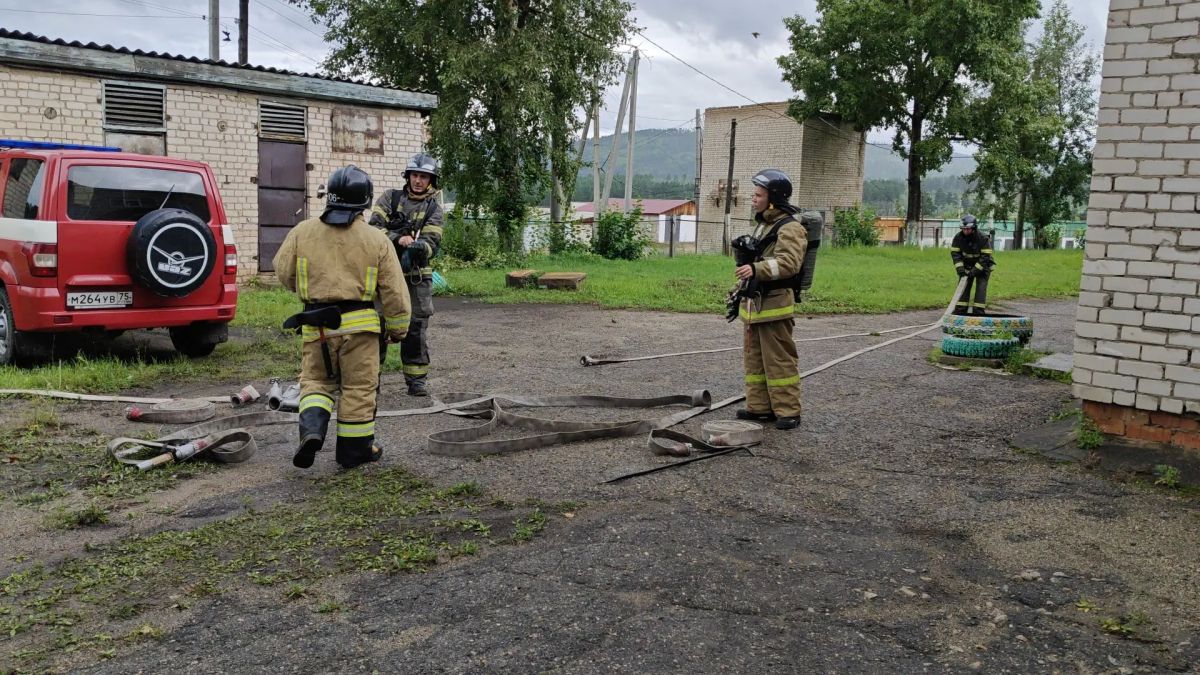 Пожарно-тренировочные учения прошли на базе детского сада «Василек» поселка Новокручининский Пожарно-тренировочные учения прошли на базе детского сада «Василек» поселка Новокручининский