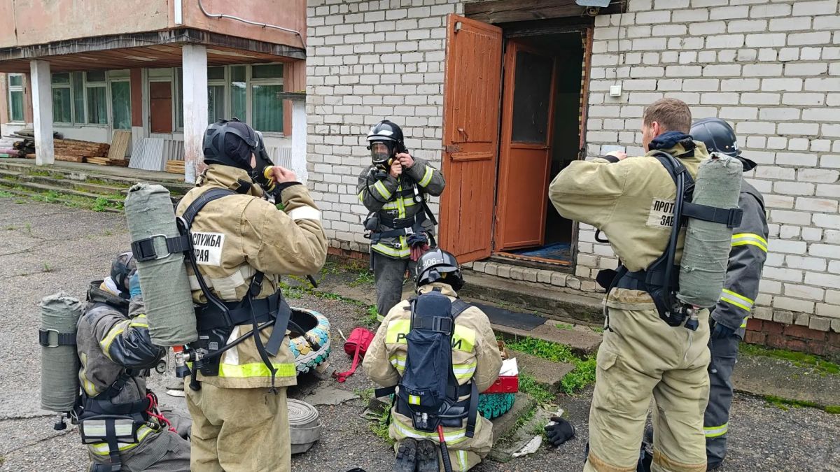 Пожарно-тренировочные учения прошли на базе детского сада «Василек» поселка Новокручининский Пожарно-тренировочные учения прошли на базе детского сада «Василек» поселка Новокручининский