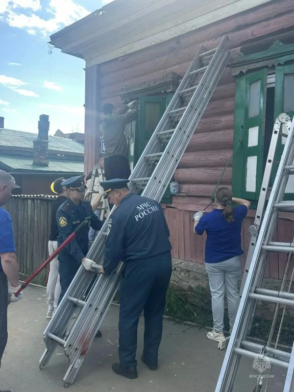 Сотрудники Главного управления приняли участие в акции «Фасадник» Сотрудники Главного управления приняли участие в акции «Фасадник»