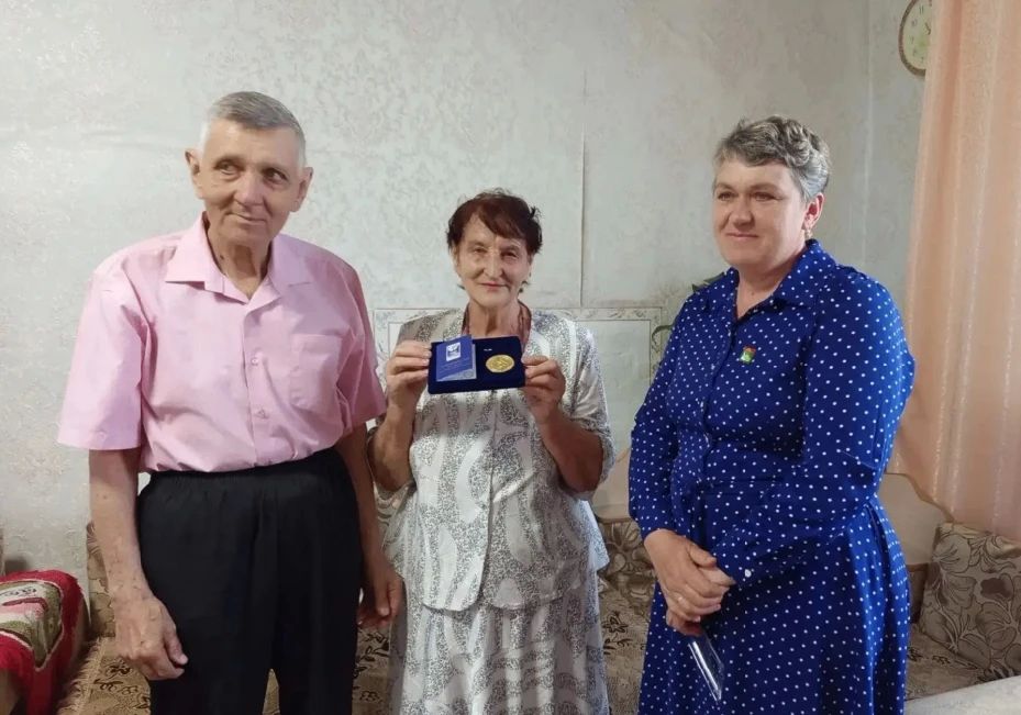 Крепче, чем сталь: медали «За любовь и верность» получили супруги из Красного Чикоя и Онона Крепче, чем сталь: медали «За любовь и верность» получили супруги из Красного Чикоя и Онона