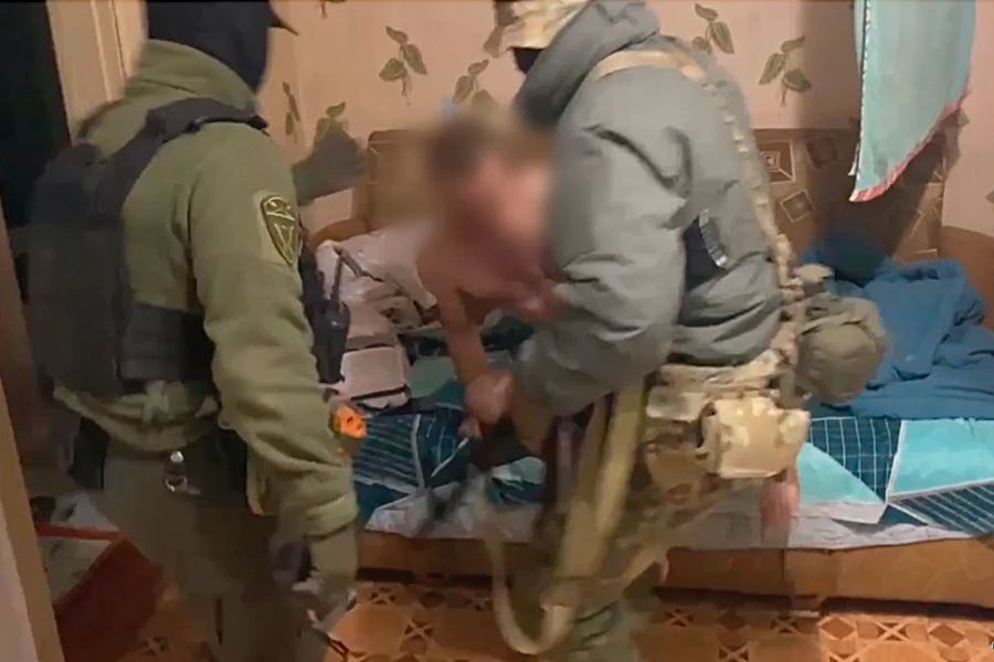 Сотрудники СОБР «Кристалл» Управления Росгвардии по Забайкальскому краю оказали содействие в задержании пятерых жителей, похищавших у фермеров лошадей и коров
