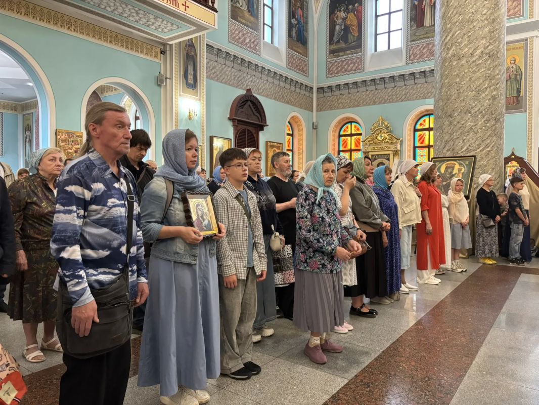 Православные забайкальцы празднуют престольный праздник Казанского кафедрального собора в Чите, посвящённый Казанской иконе Божией Матери Православные забайкальцы празднуют престольный праздник Казанского кафедрального собора в Чите, посвящённый Казанской иконе Божией Матери