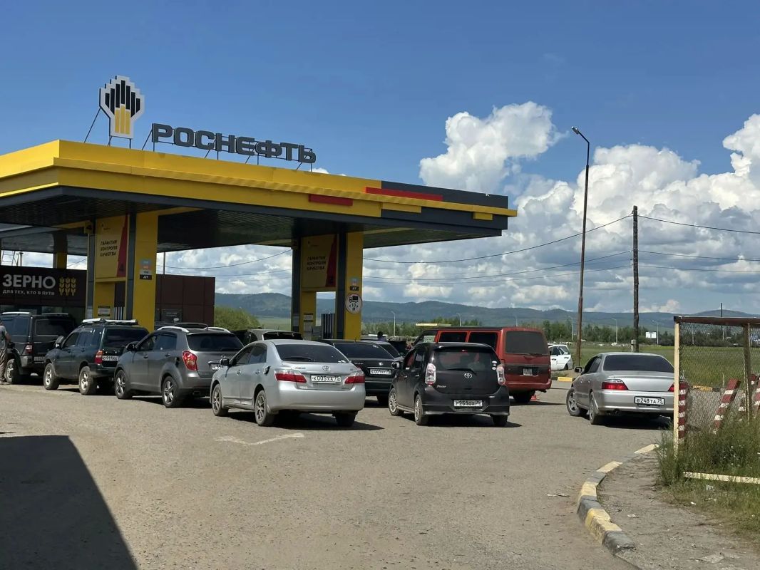 Сотрудники Госветслужбы оказывают содействие водителям на АЗС Забайкалья Сотрудники Госветслужбы оказывают содействие водителям на АЗС Забайкалья