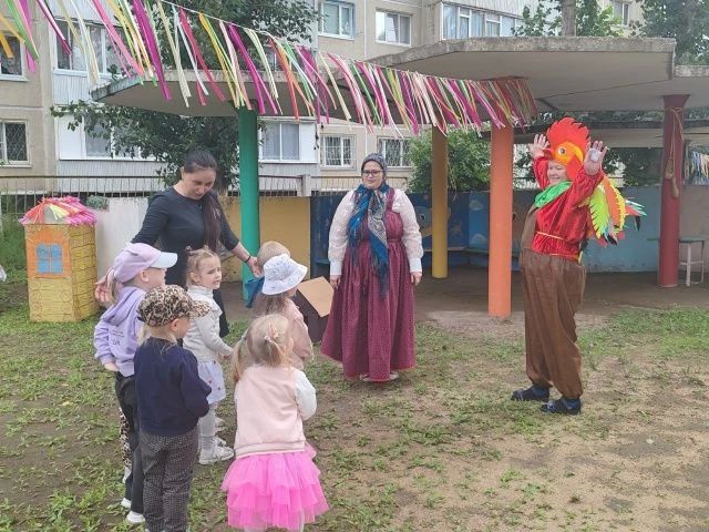 В детских садах округов скучать не приходится: игры, сказки и творчество! Лето — время для ярких впечатлений В детских садах округов скучать не приходится: игры, сказки и творчество! Лето — время для ярких впечатлений