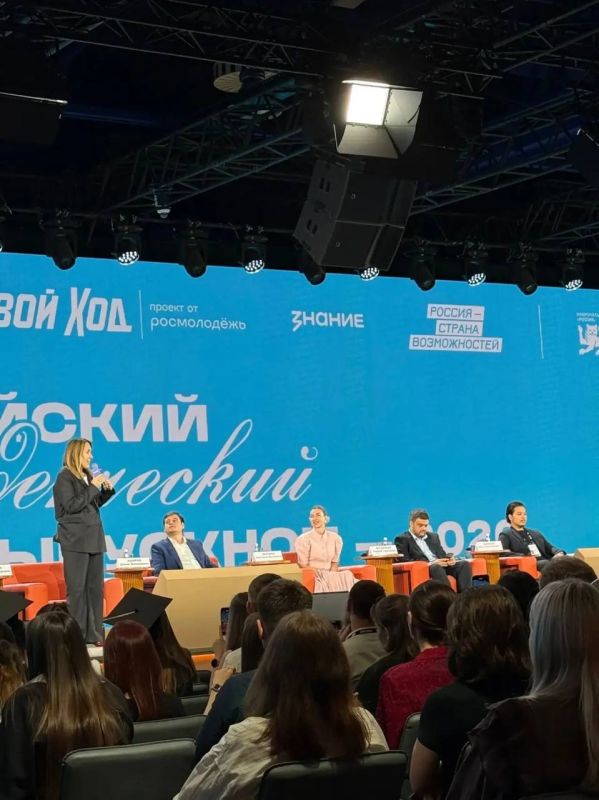 Забайкальский край на Всероссийском студенческом выпускном проекта «Твой Ход» Президентской платформы «Россия – страна возможностей» представила Елена Ананьева – выпускница Забайкальского государственного университета Забайкальский край на Всероссийском студенческом выпускном проекта «Твой Ход» Президентской платформы «Россия – страна возможностей» представила Елена Ананьева – выпускница Забайкальского государственного университета