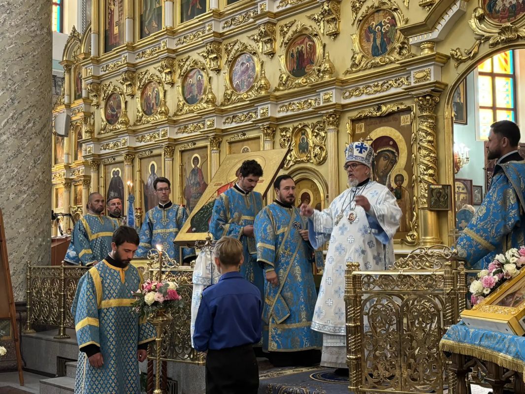 Православные забайкальцы празднуют престольный праздник Казанского кафедрального собора в Чите, посвящённый Казанской иконе Божией Матери Православные забайкальцы празднуют престольный праздник Казанского кафедрального собора в Чите, посвящённый Казанской иконе Божией Матери