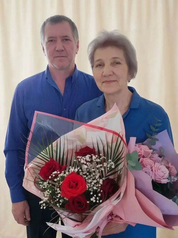 «Главный секрет — терпение и уважение»: четыре семьи из Краснокаменска награждены за верность браку «Главный секрет — терпение и уважение»: четыре семьи из Краснокаменска награждены за верность браку