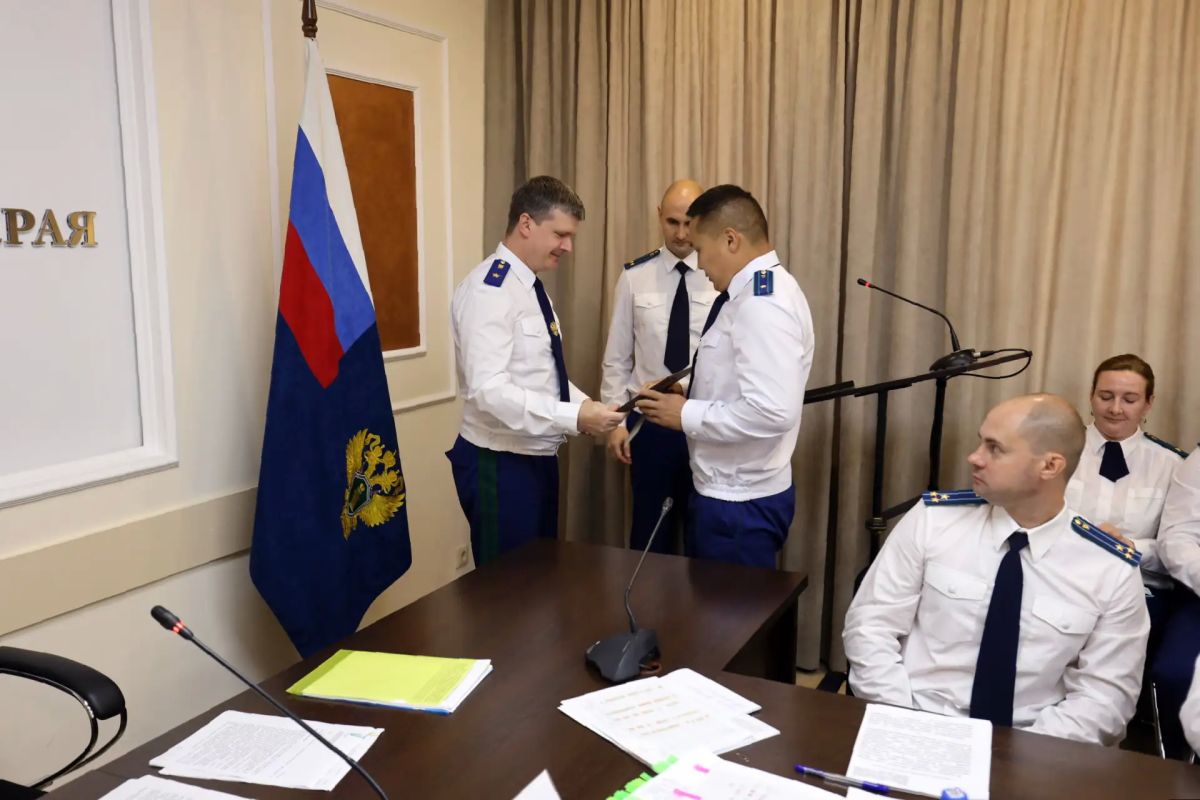 Прокурор Забайкальского края Александр Яновский на оперативном совещании определил приоритеты работы прокуроров на второе полугодие Прокурор Забайкальского края Александр Яновский на оперативном совещании определил приоритеты работы прокуроров на второе полугодие