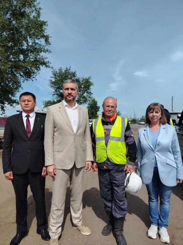 Александр Осипов предложил привлекать к работам по ремонту дорог в Борзе студентов и старшеклассников Александр Осипов предложил привлекать к работам по ремонту дорог в Борзе студентов и старшеклассников