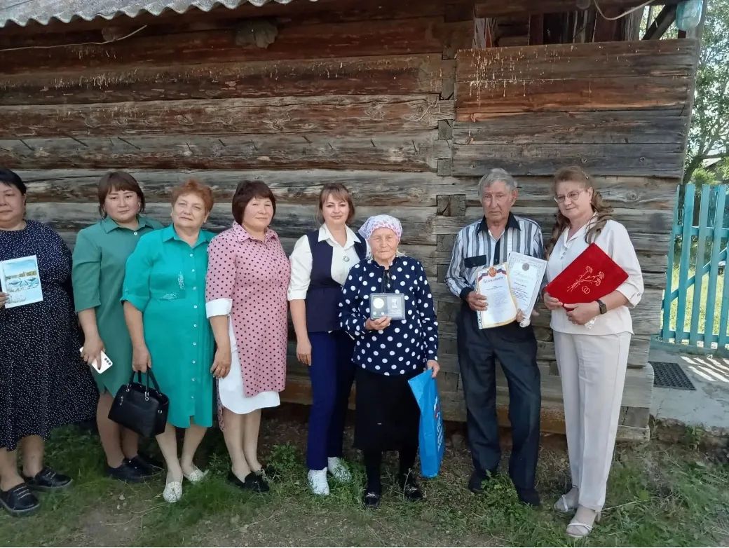 Кыра и Хилок пополнили список семей, награждённых за любовь и верность Кыра и Хилок пополнили список семей, награждённых за любовь и верность
