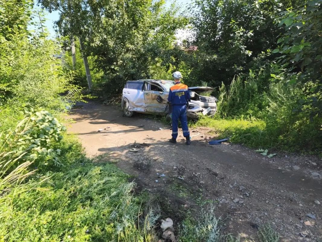 Две легковушки смяло после ДТП на Романовском тракте в Чите Две легковушки смяло после ДТП на Романовском тракте в Чите