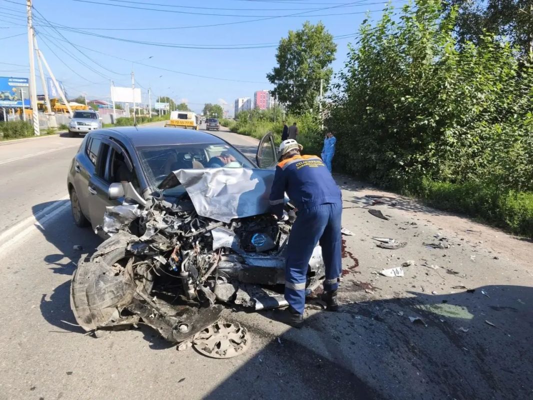 Две легковушки смяло после ДТП на Романовском тракте в Чите Две легковушки смяло после ДТП на Романовском тракте в Чите