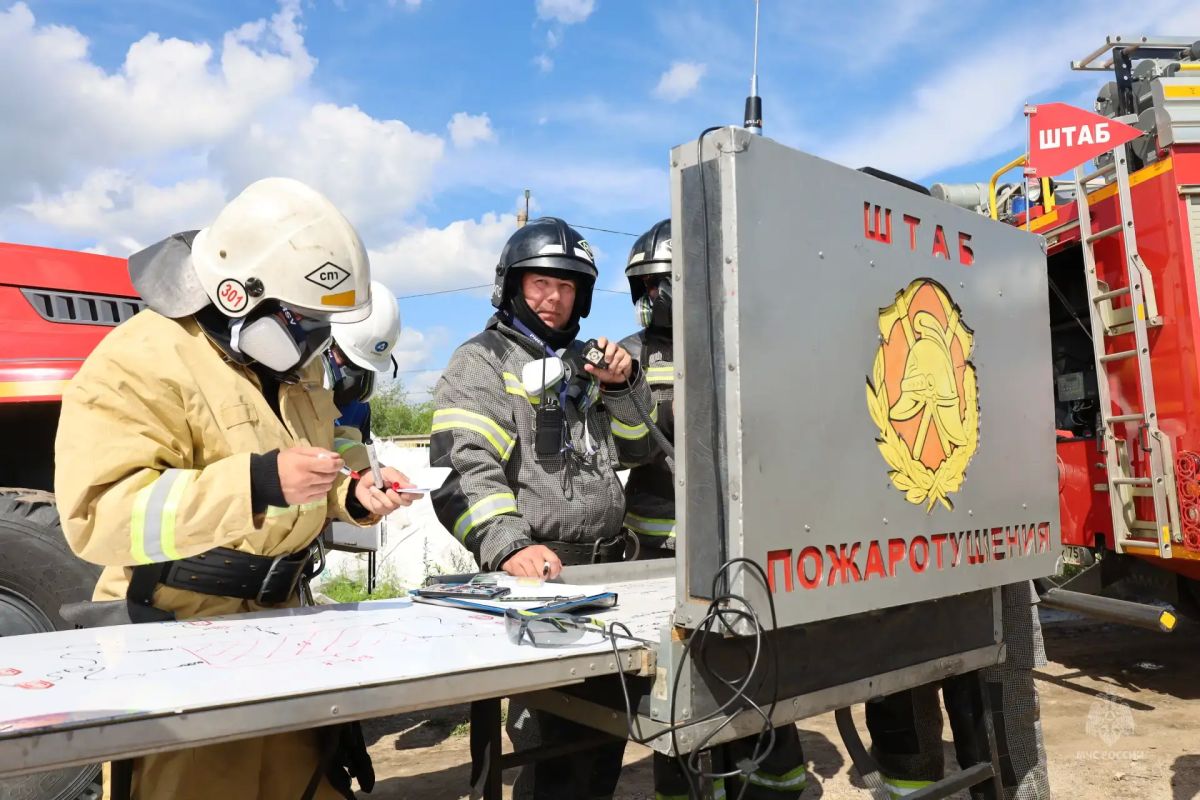 В Чите прошли пожарно-тактические учения на объекте нефтехимии В Чите прошли пожарно-тактические учения на объекте нефтехимии