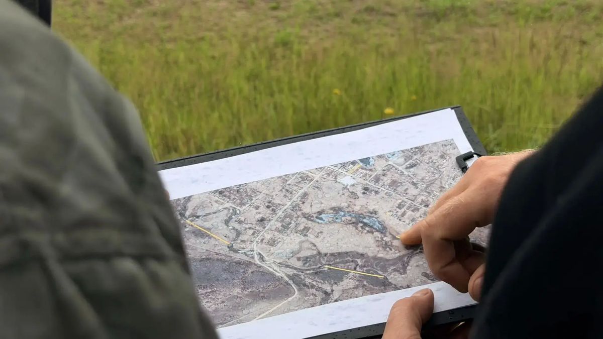 В Усуглях обследуют русло реки и разработают меры по предотвращению подтоплений В ходе рабочей поездки проведен осмотр реки Усугли, где в период сильных дождей произошел перелив воды через дорогу в двух местах. По... В Усуглях обследуют русло реки и разработают меры по предотвращению подтоплений В ходе рабочей поездки проведен осмотр реки Усугли, где в период сильных дождей произошел перелив воды через дорогу в двух местах. По...