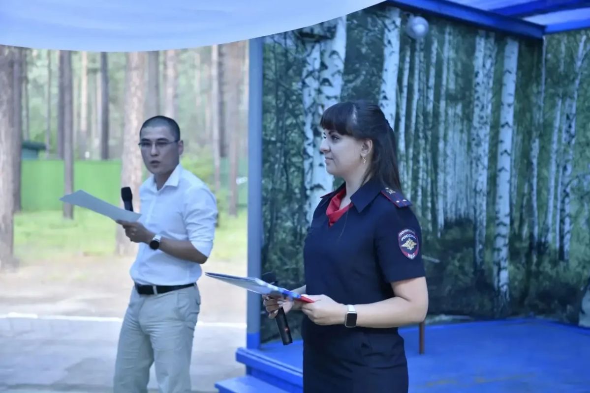 «Супергерои безопасности»: в Забайкалье члены кибердружины и полицейские научили подростков противостоять интернет-угрозам «Супергерои безопасности»: в Забайкалье члены кибердружины и полицейские научили подростков противостоять интернет-угрозам