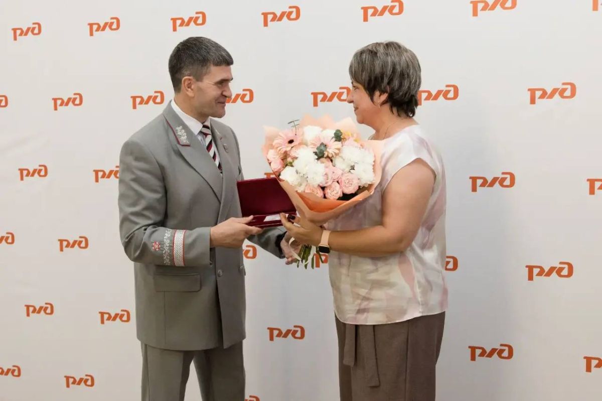 Работников ЗабЖД наградили в Забайкалье Работников ЗабЖД наградили в Забайкалье