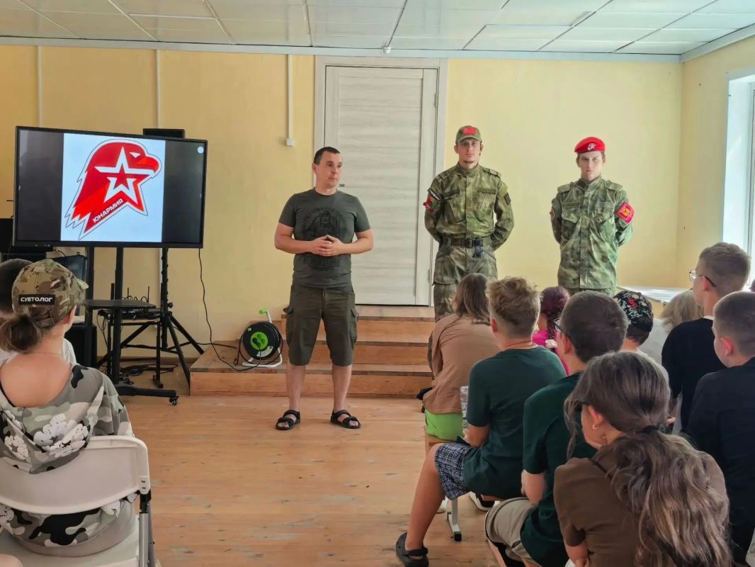 Штаб регионального отделения «ЮНАРМИЯ» Забайкальского края провел открытую встречу для участников профильной смены Штаб регионального отделения «ЮНАРМИЯ» Забайкальского края провел открытую встречу для участников профильной смены