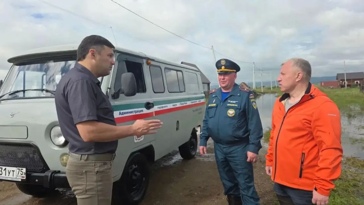 По поручению Мэра города Читы Инны Щегловой управление по делам ГО и ЧС организовало откачку ливневых вод и оказание адресной помощи жителям мкр По поручению Мэра города Читы Инны Щегловой управление по делам ГО и ЧС организовало откачку ливневых вод и оказание адресной помощи жителям мкр